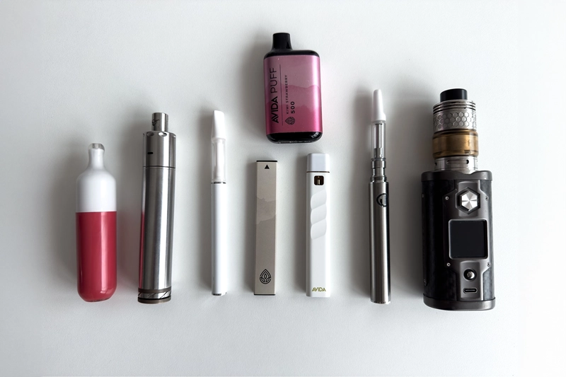 A picture showing the different types of vape pens and styles.